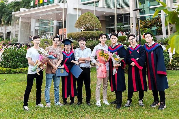 Ngày tốt nghiệp cùng bạn học.